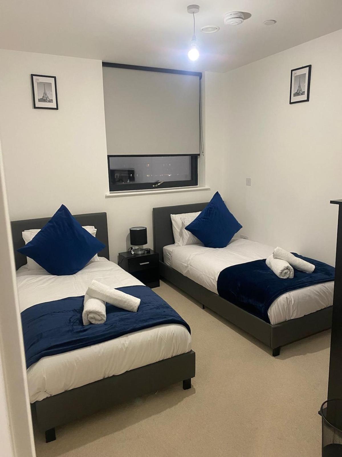Apartment Stylish 2-bed - Rooftop Views - *