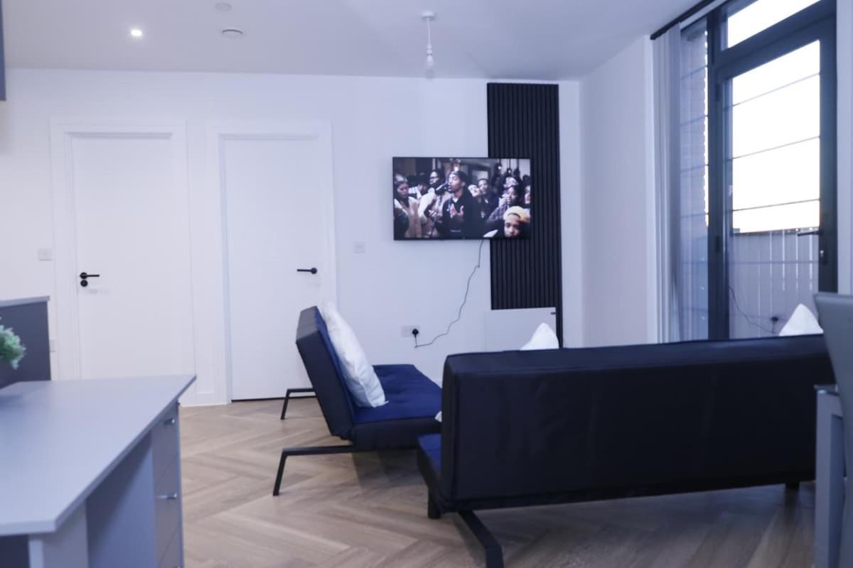 Stylish 2-bed - Rooftop Views - * Birmingham