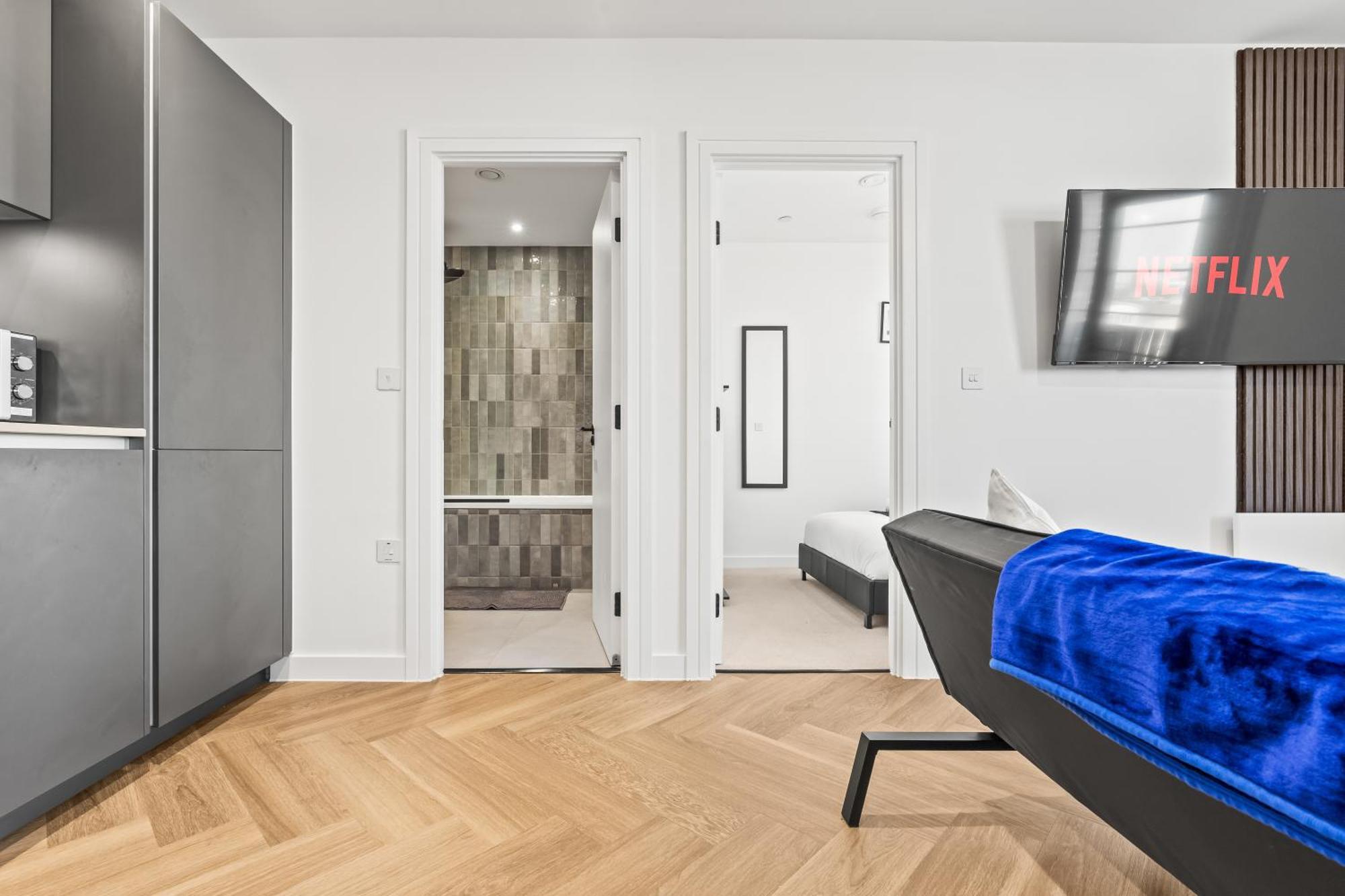 Stylish 2-bed - Rooftop Views -