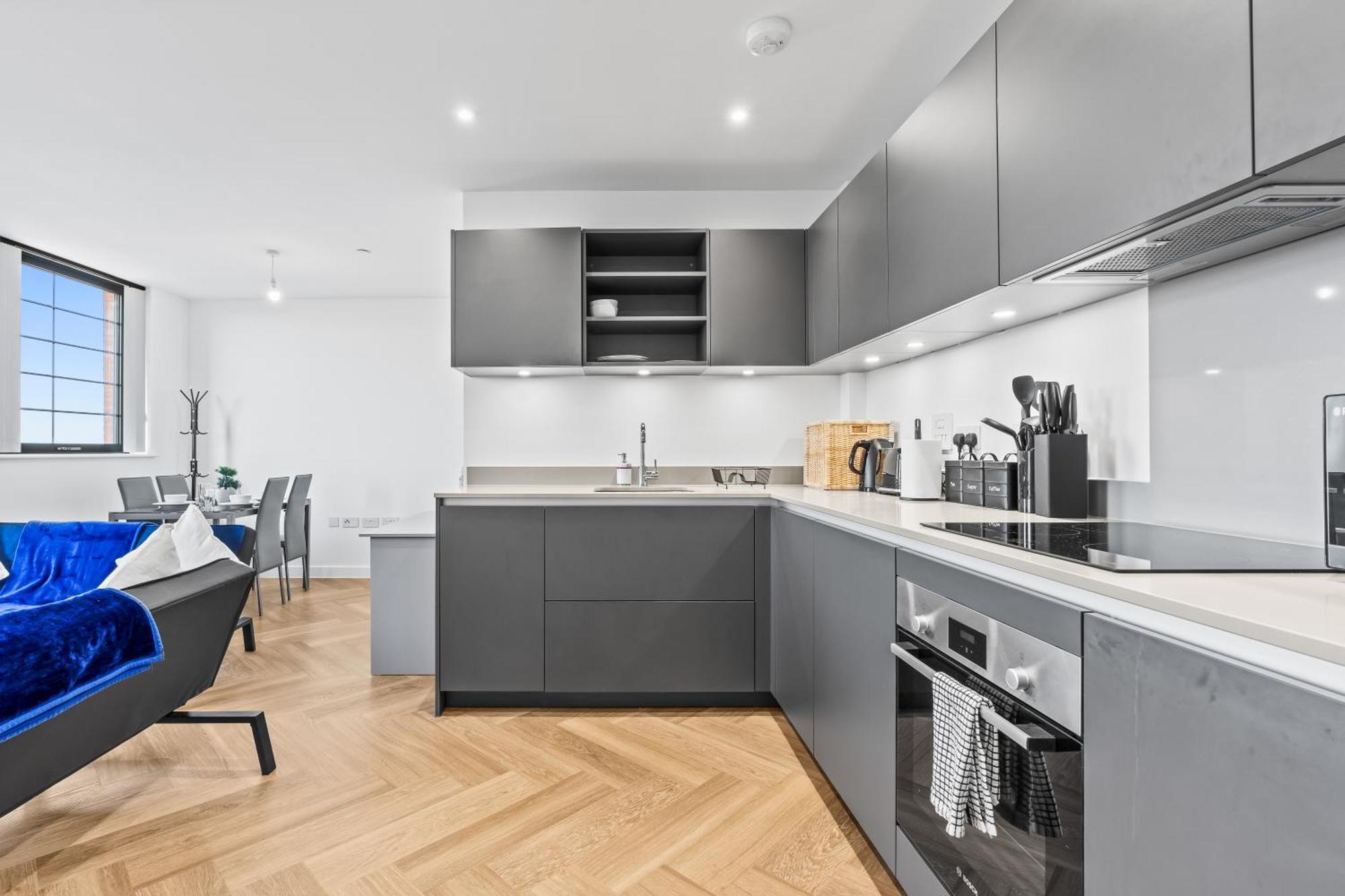 Stylish 2-bed - Rooftop Views - *