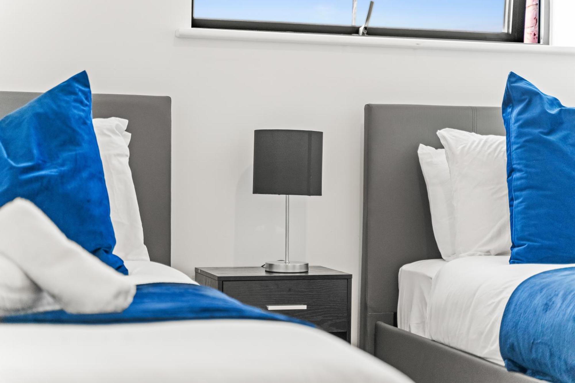Apartment Stylish 2-bed - Rooftop Views - *