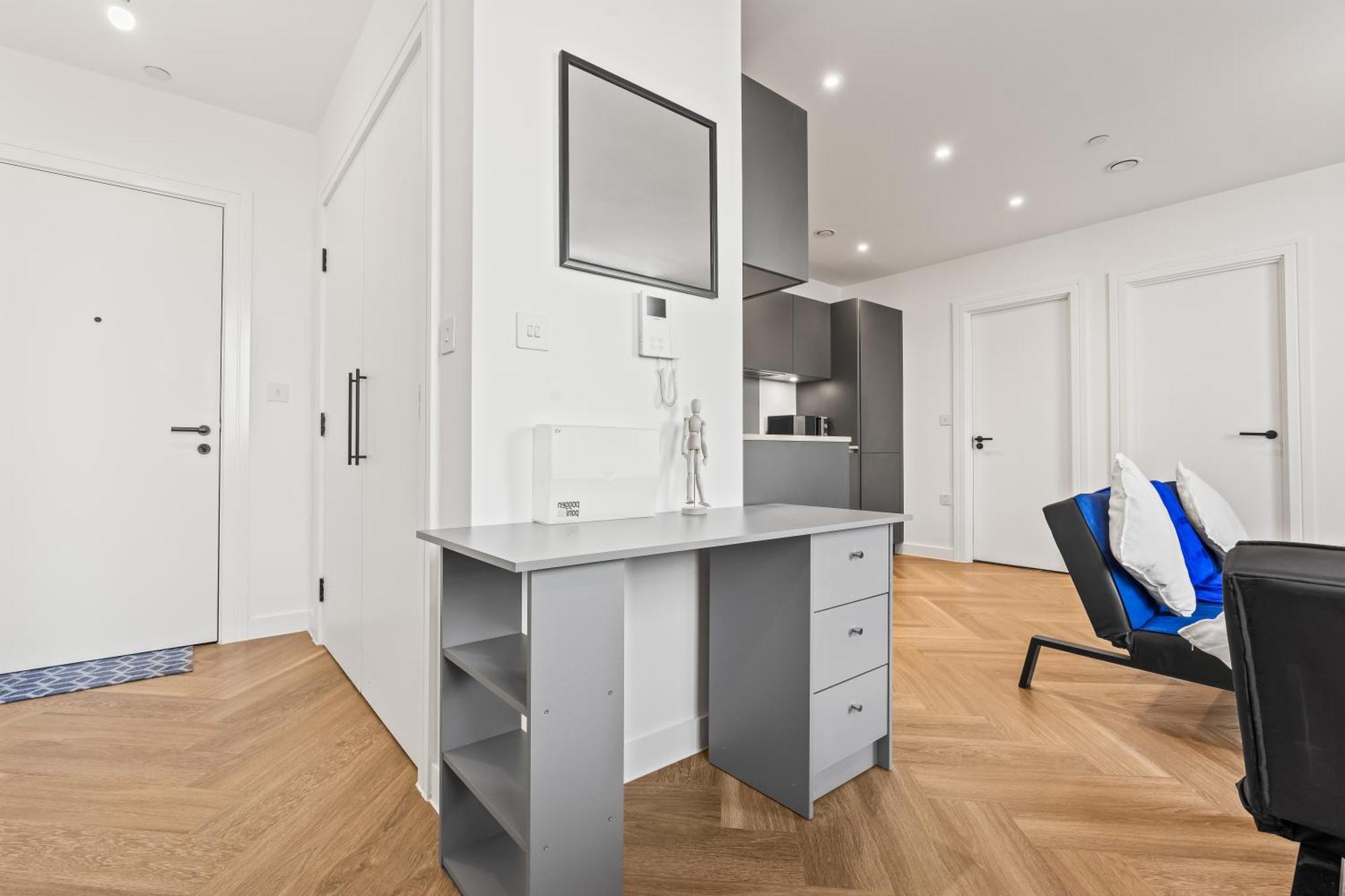 Stylish 2-bed - Rooftop Views - *