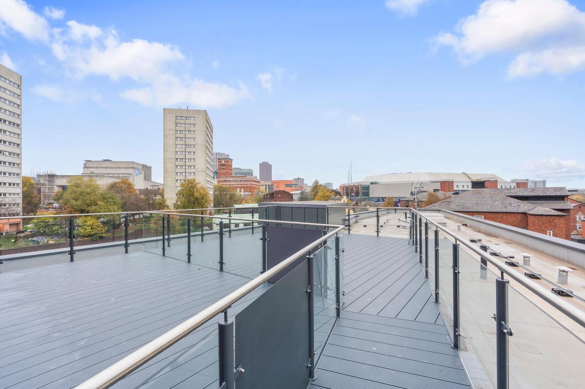 Stylish 2-bed - Rooftop Views - *