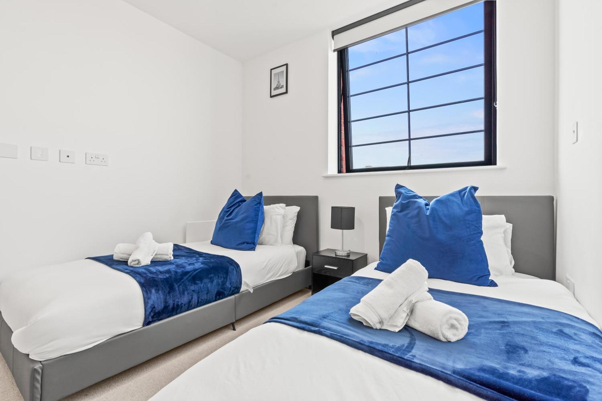 Stylish 2-bed - Rooftop Views - *