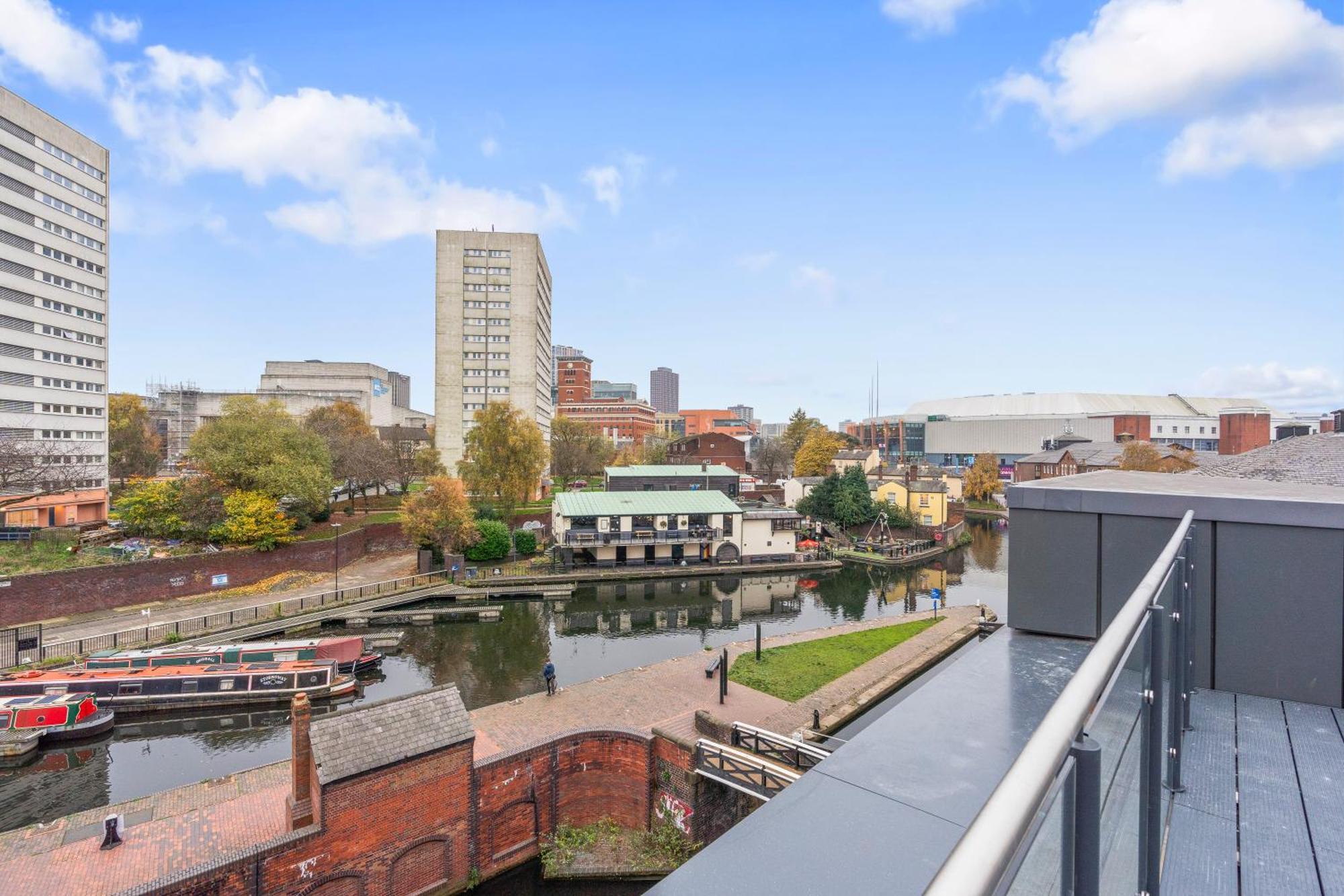 Stylish 2-bed - Rooftop Views - Apartment *