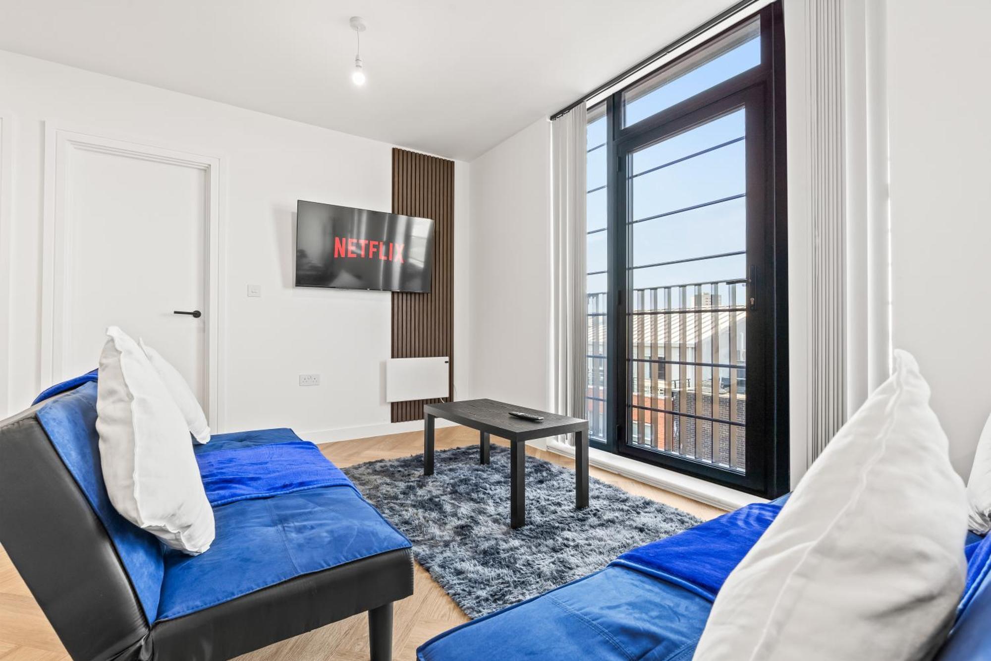 Stylish 2-bed - Rooftop Views - *