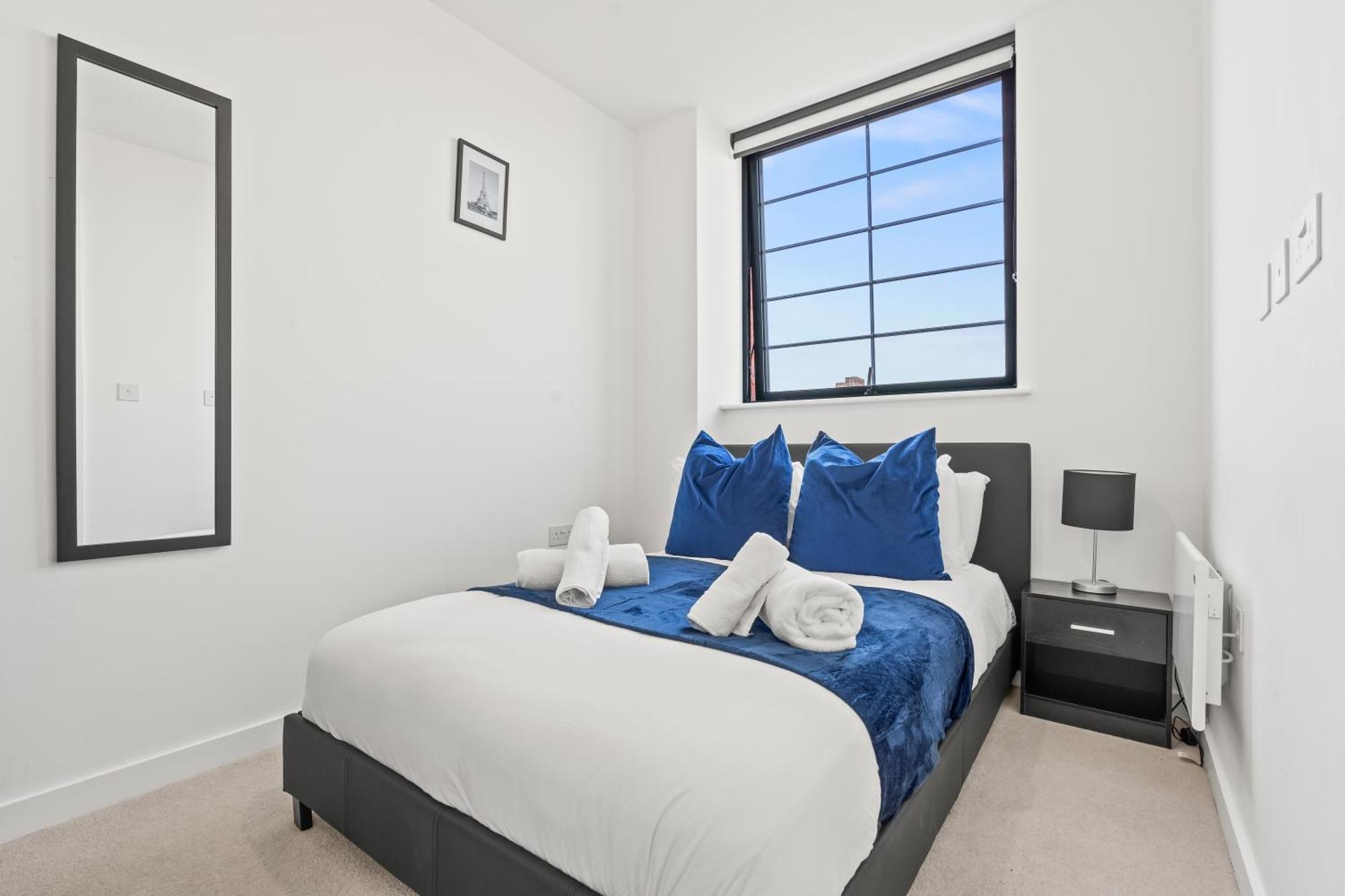 Apartment Stylish 2-bed - Rooftop Views - *